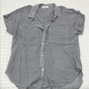 Bella Dahl Lightweight Grey and White Striped Short Sleeve Button Down, Size S
